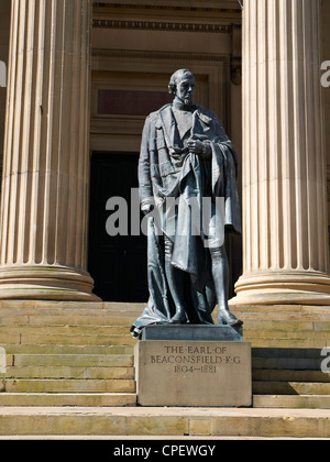 The Earl of Beaconsfield statue in front of St George`s Hall in Liverpool UK Stock Photo